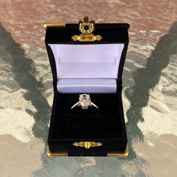 Jewelry - (NWOT) .925 Sterling Silver/Gold Tone Oval Cut Ring, Size 8 (Original box)